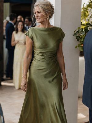 Vestido Higinia · Midi ajustado de cuello barco