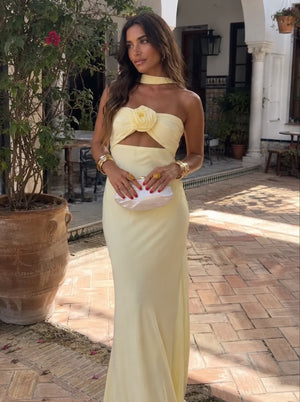 Vestido Azahar · Maxi halter con rosa corsage