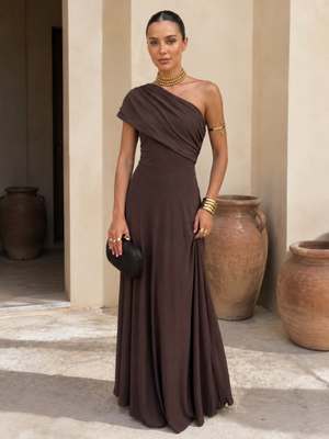 Vestido Pastora · Largo fluido en tono marrón