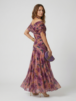Vestido Milagros · Largo de escote en V en cuatro acabados
