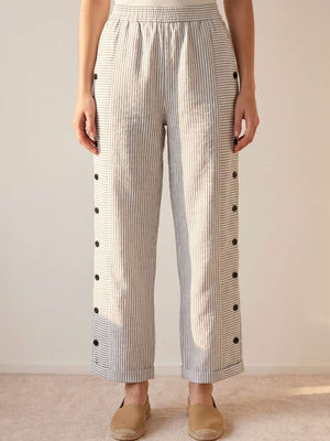 Pantalón Mencía · Recto de rayas con botones laterales