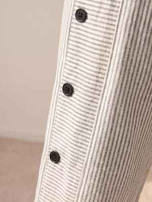 Pantalón Mencía · Recto de rayas con botones laterales