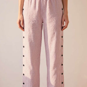 Pantalón Mencía · Recto de rayas con botones laterales