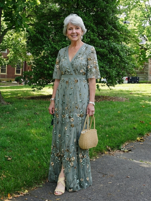 Vestido Eloísa · Maxi bordado con escote en V