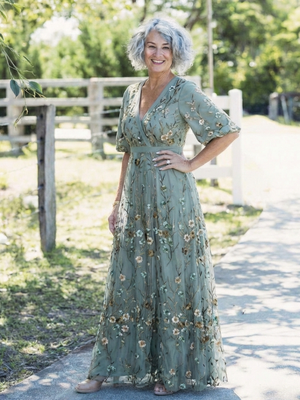 Vestido Eloísa · Maxi bordado con escote en V