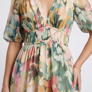 Vestido Olga · Midi floral de cintura fruncida