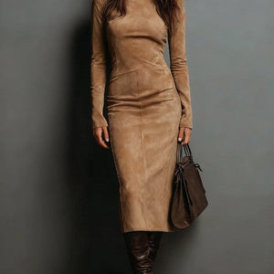 Vestido Clotilde · Midi de ante con cuello alto